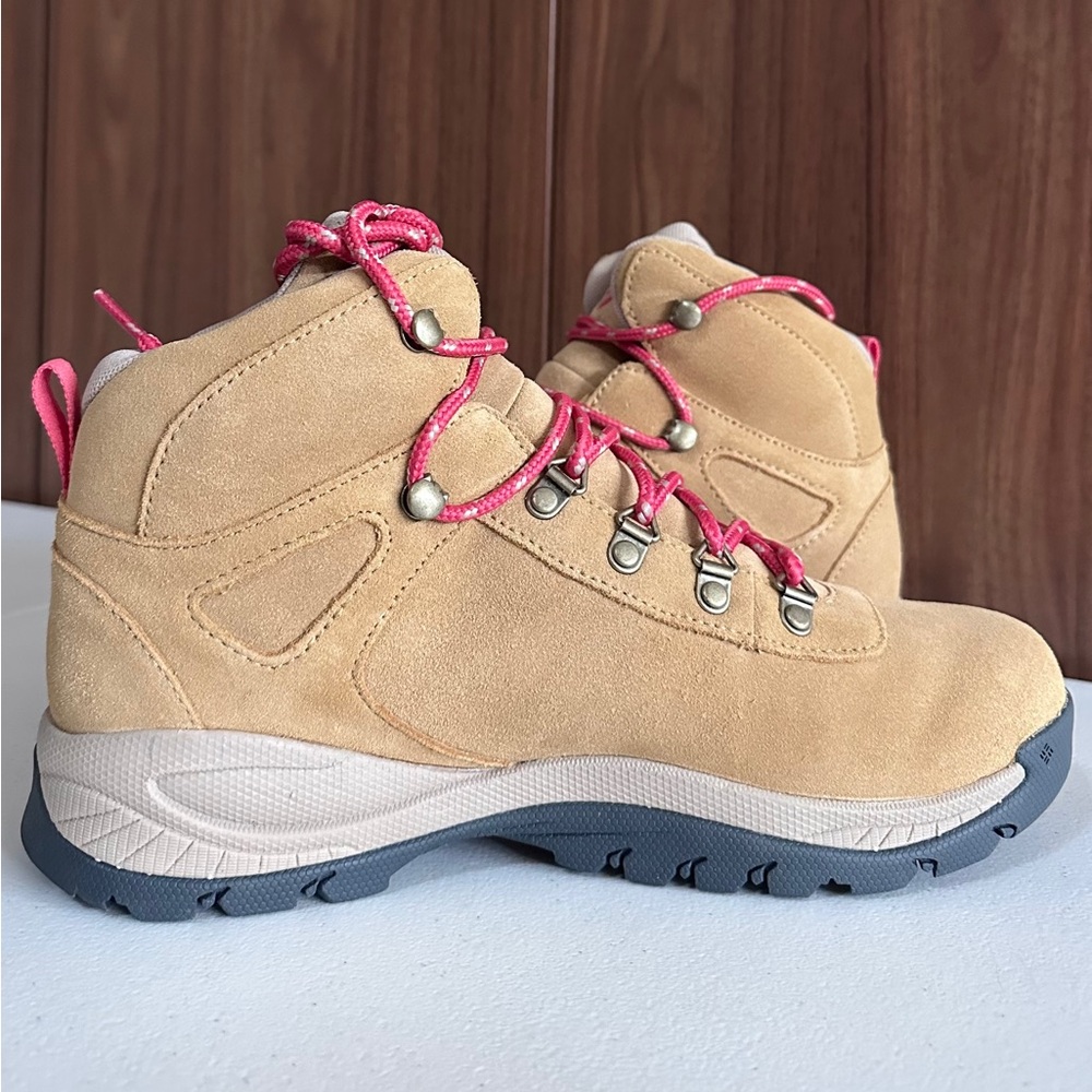 NWT. Columbia Womens W Yoncalla Suede Wp
Hiking Boots Size 9 - Picture 6 of 15
